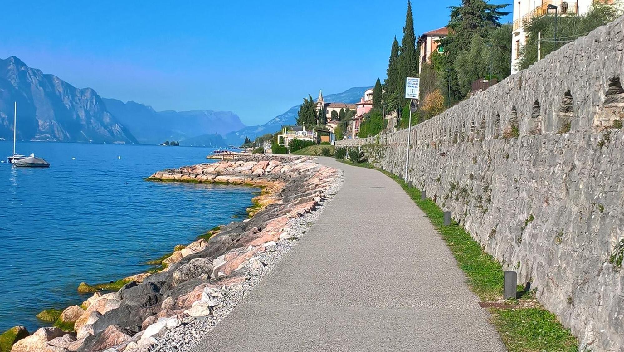Villa Sul Lago Con Pontile Privato A Brenzone Sul Garda - Unique And Exclusive Exterior photo