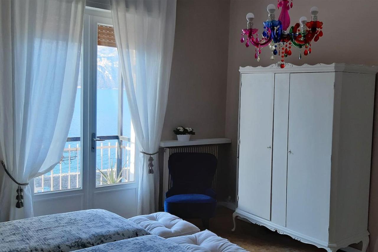 Villa Sul Lago Con Pontile Privato A Brenzone Sul Garda - Unique And Exclusive Exterior photo