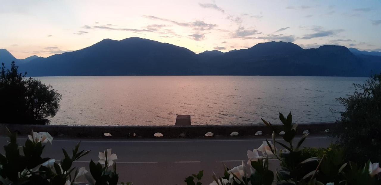 Villa Sul Lago Con Pontile Privato A Brenzone Sul Garda - Unique And Exclusive Exterior photo